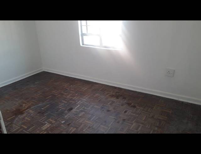 3 BEDROOM DUPLEX RENTED IN CHATSWORTH CENTRAL